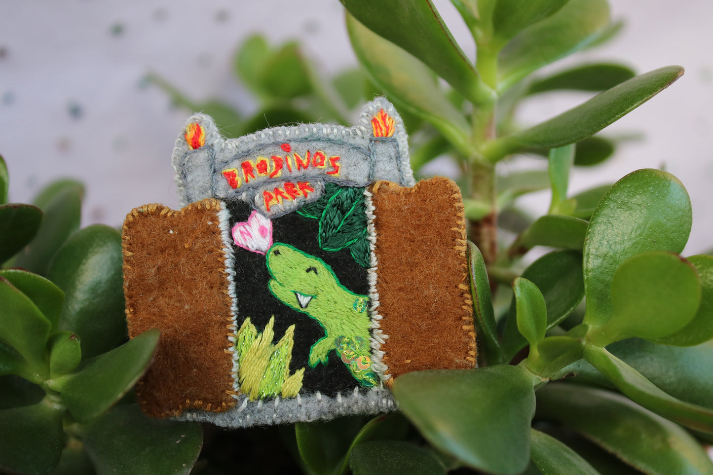 Broche "Brodinos Park"