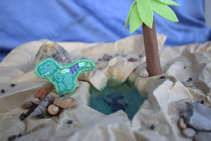 Pin's Trop mignon- rex"